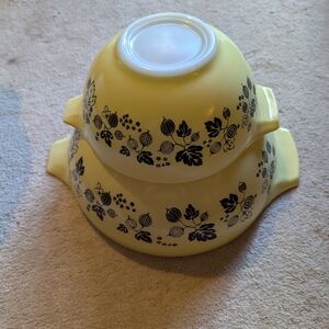 Pyrex Yellow Bowl with White Base